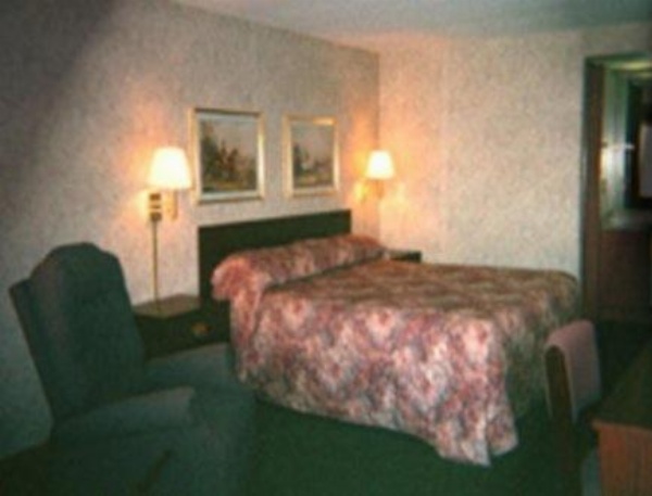 Relax Inn Richmond image 2